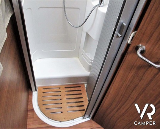 Hymer B 594 PL - camper usato motorhome 4 posti, su Fiat Ducato 150 CV. In esposizione alla sede Italia VR in via Volta 29, Druento - Torino