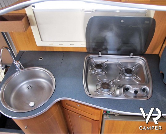 Arca America 407 - camper mansardato usato con 7 posti letto, dotato di veranda, portabici, portatutto, antenna tv, climatizzatore. Su Fiat Ducato 127