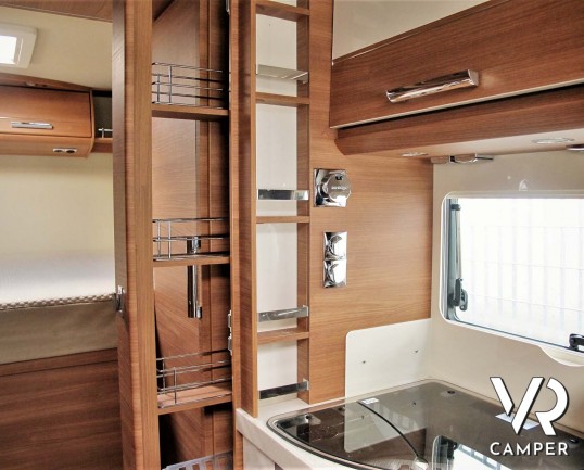 Carthago Chic C-Line I 4.2 DB - camper motorhome nuovo, con letto matrimoniale trasversale e letto basculante elettrico, garage, pacchetto Super. In v