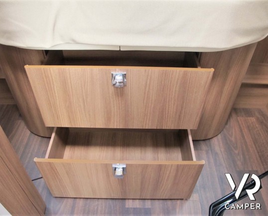 Carthago Chic e-line I 51 QB: camper nuovo motorhome modello 2021, 4 posti letto. Su Fiat Ducato 178 CV con cambio automatico, telaio ribassato AL-KO.