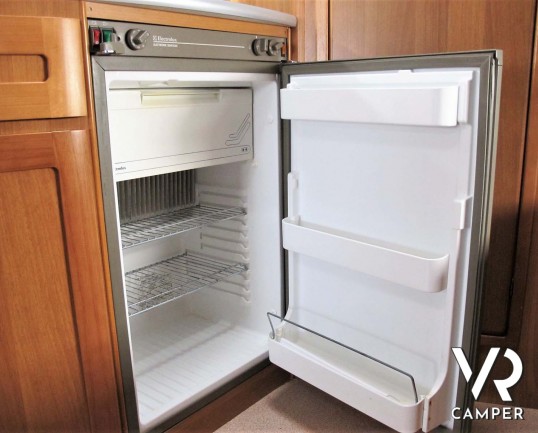 Arca America 407 - camper mansardato usato con 7 posti letto, dotato di veranda, portabici, portatutto, antenna tv, climatizzatore. Su Fiat Ducato 127