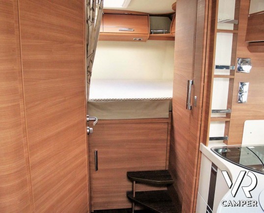 Carthago Chic C-Line I 4.2 DB - camper motorhome nuovo, con letto matrimoniale trasversale e letto basculante elettrico, garage, pacchetto Super. In v