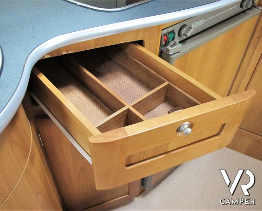 Arca America 407 - camper mansardato usato con 7 posti letto, dotato di veranda, portabici, portatutto, antenna tv, climatizzatore. Su Fiat Ducato 127