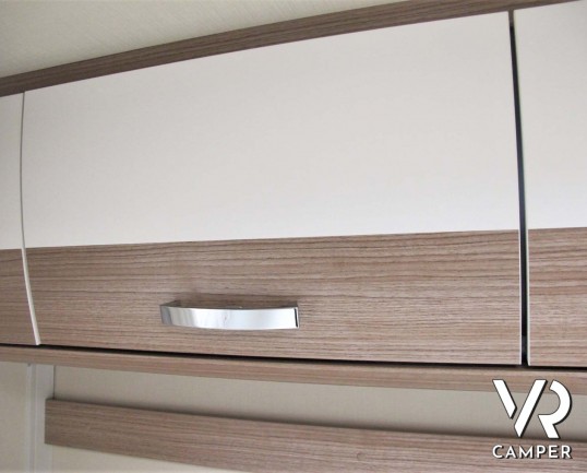 Carado T 448 - camper semintegrale ex-noleggio con letti gemelli posteriori e letto basculante ampio, bagno e doccia separati. In vendita da Italia VR