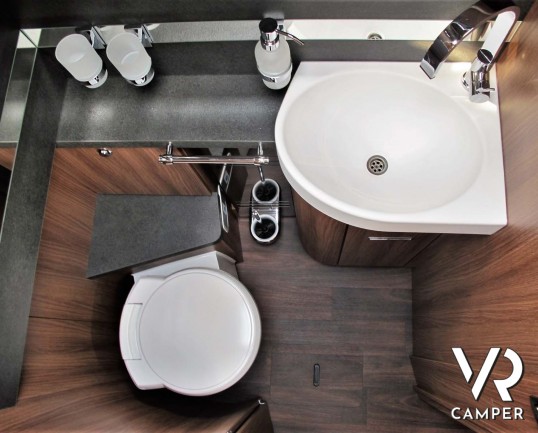 Carthago Chic e-line I 51 QB: camper nuovo motorhome modello 2021, 4 posti letto. Su Fiat Ducato 178 CV con cambio automatico, telaio ribassato AL-KO.