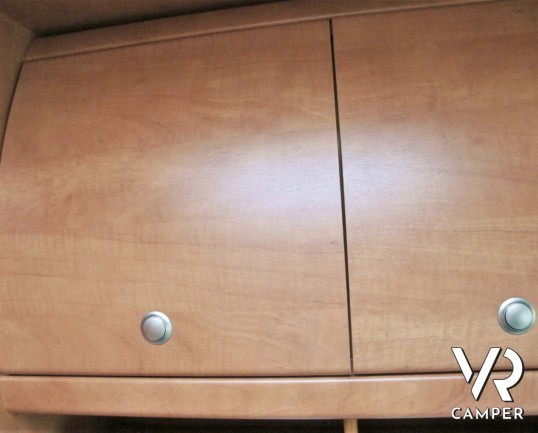 Carthago Chic I 47 - camper motorhome usato 4 posti letto, con letto matrimoniale, dotato di antenna satellitare automatica, tv, veranda, gancio di tr