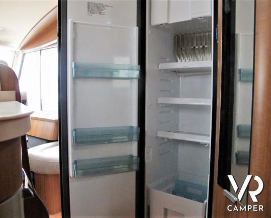 Hymer B 594 PL - camper usato motorhome 4 posti, su Fiat Ducato 150 CV. In esposizione alla sede Italia VR in via Volta 29, Druento - Torino