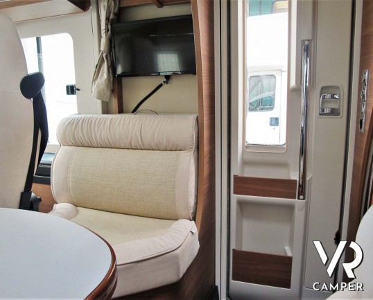 Carthago Chic C-Line I 4.2 DB - camper motorhome nuovo, con letto matrimoniale trasversale e letto basculante elettrico, garage, pacchetto Super. In v