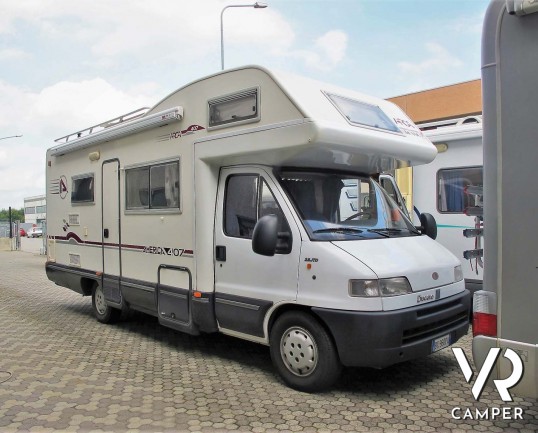 Arca America 407 - camper mansardato usato con 7 posti letto, dotato di veranda, portabici, portatutto, antenna tv, climatizzatore. Su Fiat Ducato 127