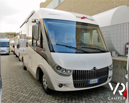 Carthago Chic C-Line I 4.2 DB - camper motorhome nuovo, con letto matrimoniale trasversale e letto basculante elettrico, garage, pacchetto Super. In v