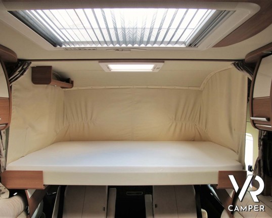 Carthago Chic C-Line I 4.2 DB - camper motorhome nuovo, con letto matrimoniale trasversale e letto basculante elettrico, garage, pacchetto Super. In v