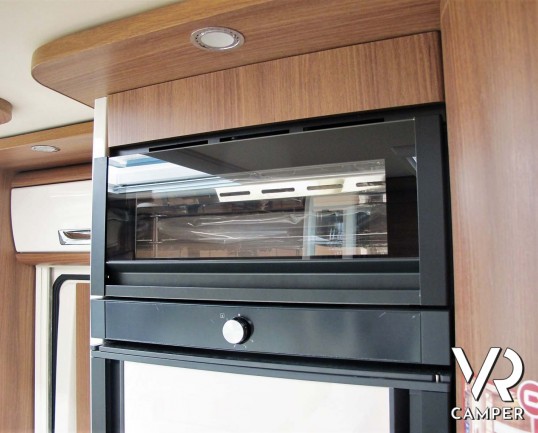 Carthago Chic e-line I 51 QB: camper nuovo motorhome modello 2021, 4 posti letto. Su Fiat Ducato 178 CV con cambio automatico, telaio ribassato AL-KO.