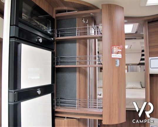 Carthago Chic e-line I 51 QB: camper nuovo motorhome modello 2021, 4 posti letto. Su Fiat Ducato 178 CV con cambio automatico, telaio ribassato AL-KO.