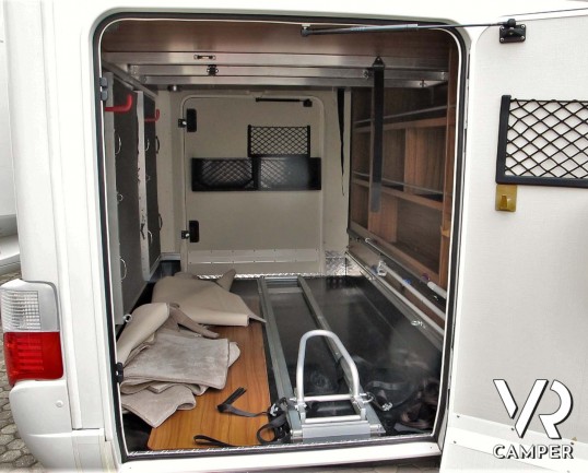 Hymer B 594 PL - camper usato motorhome 4 posti, su Fiat Ducato 150 CV. In esposizione alla sede Italia VR in via Volta 29, Druento - Torino