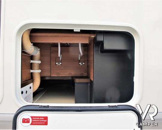 Carthago Chic C-Line I 4.2 DB - camper motorhome nuovo, con letto matrimoniale trasversale e letto basculante elettrico, garage, pacchetto Super. In v