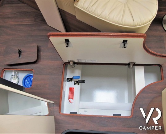 Carthago Chic e-line I 51 QB: camper nuovo motorhome modello 2021, 4 posti letto. Su Fiat Ducato 178 CV con cambio automatico, telaio ribassato AL-KO.