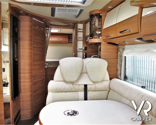 Carthago Chic C-Line I 4.2 DB - camper motorhome nuovo, con letto matrimoniale trasversale e letto basculante elettrico, garage, pacchetto Super. In v