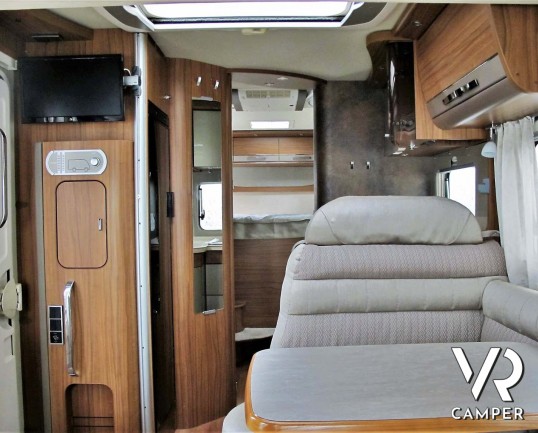 Hymer B 594 PL - camper usato motorhome 4 posti, su Fiat Ducato 150 CV. In esposizione alla sede Italia VR in via Volta 29, Druento - Torino