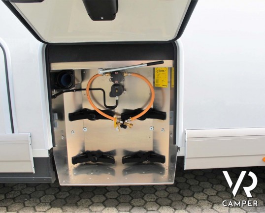 Carthago Chic e-line I 51 QB: camper nuovo motorhome modello 2021, 4 posti letto. Su Fiat Ducato 178 CV con cambio automatico, telaio ribassato AL-KO.