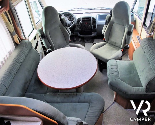 Carthago Chic I 47 - camper motorhome usato 4 posti letto, con letto matrimoniale, dotato di antenna satellitare automatica, tv, veranda, gancio di tr