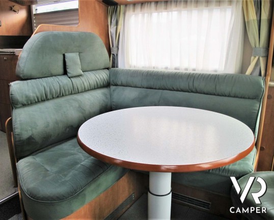 Carthago Chic I 47 - camper motorhome usato 4 posti letto, con letto matrimoniale, dotato di antenna satellitare automatica, tv, veranda, gancio di tr