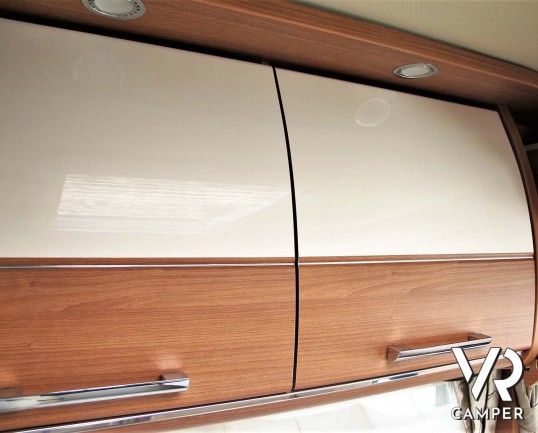 Carthago Chic C-Line I 4.2 DB - camper motorhome nuovo, con letto matrimoniale trasversale e letto basculante elettrico, garage, pacchetto Super. In v