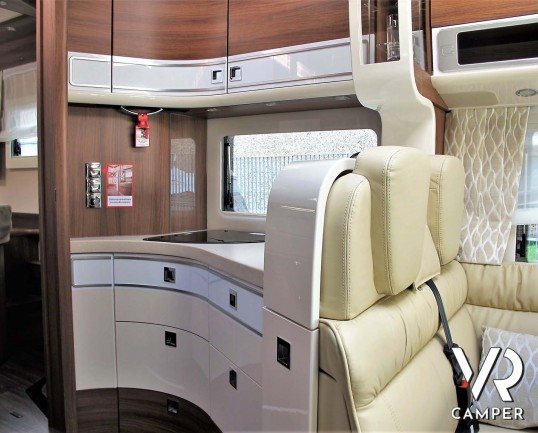 Carthago Chic e-line I 51 QB: camper nuovo motorhome modello 2021, 4 posti letto. Su Fiat Ducato 178 CV con cambio automatico, telaio ribassato AL-KO.