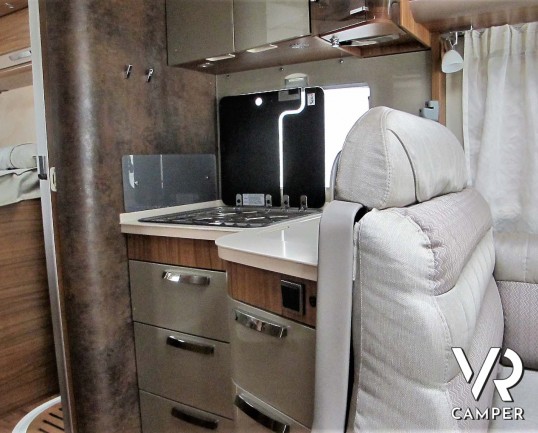 Hymer B 594 PL - camper usato motorhome 4 posti, su Fiat Ducato 150 CV. In esposizione alla sede Italia VR in via Volta 29, Druento - Torino