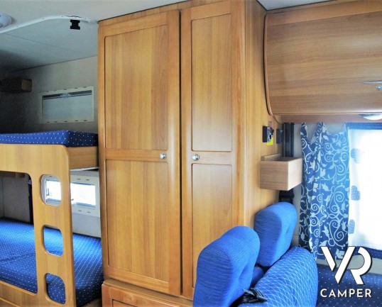 Arca America 407 - camper mansardato usato con 7 posti letto, dotato di veranda, portabici, portatutto, antenna tv, climatizzatore. Su Fiat Ducato 127