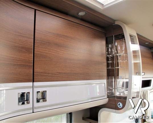 Carthago Chic e-line I 51 QB: camper nuovo motorhome modello 2021, 4 posti letto. Su Fiat Ducato 178 CV con cambio automatico, telaio ribassato AL-KO.