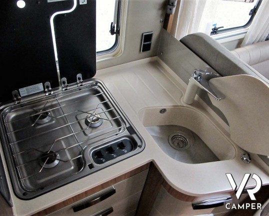 Hymer B 594 PL - camper usato motorhome 4 posti, su Fiat Ducato 150 CV. In esposizione alla sede Italia VR in via Volta 29, Druento - Torino