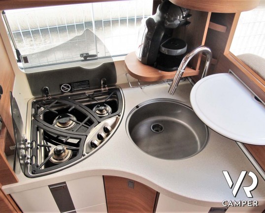 Carthago Chic C-Line I 4.2 DB - camper motorhome nuovo, con letto matrimoniale trasversale e letto basculante elettrico, garage, pacchetto Super. In v