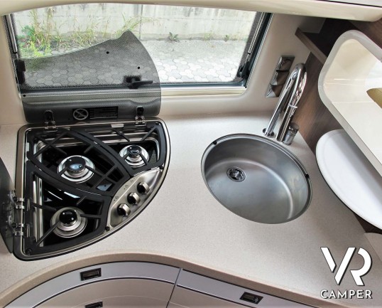Carthago Chic e-line I 51 QB: camper nuovo motorhome modello 2021, 4 posti letto. Su Fiat Ducato 178 CV con cambio automatico, telaio ribassato AL-KO.