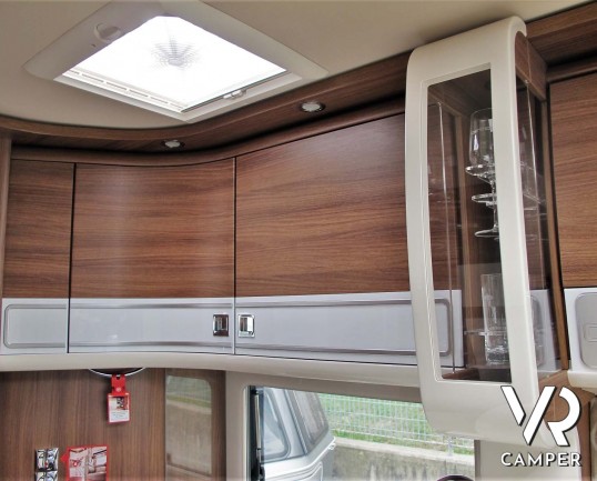 Carthago Chic e-line I 51 QB: camper nuovo motorhome modello 2021, 4 posti letto. Su Fiat Ducato 178 CV con cambio automatico, telaio ribassato AL-KO.