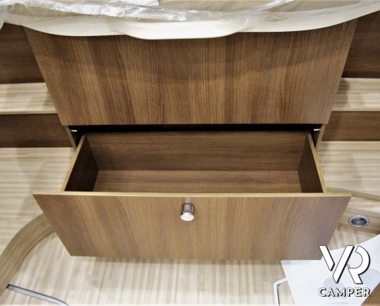 Carthago C-Tourer I 144 QB - camper motorhome con 4 posti, con letto matrimoniale e letto basculante, su Fiat Ducato 160 CV. Italia VR vendita camper