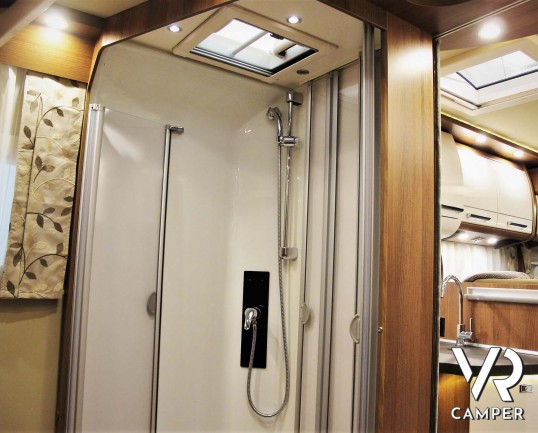 Carthago C-Tourer I 144 QB - camper motorhome con 4 posti, con letto matrimoniale e letto basculante, su Fiat Ducato 160 CV. Italia VR vendita camper