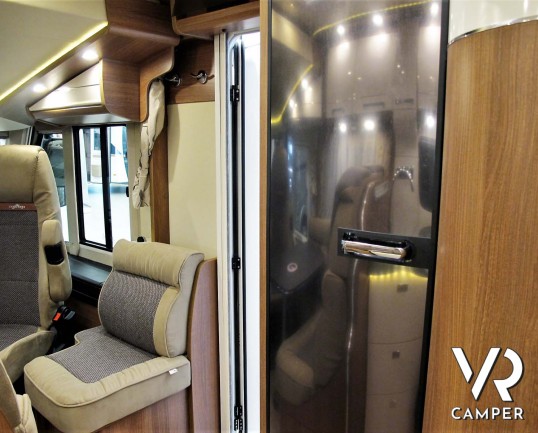 Carthago C-Tourer I 144 QB - camper motorhome con 4 posti, con letto matrimoniale e letto basculante, su Fiat Ducato 160 CV. Italia VR vendita camper