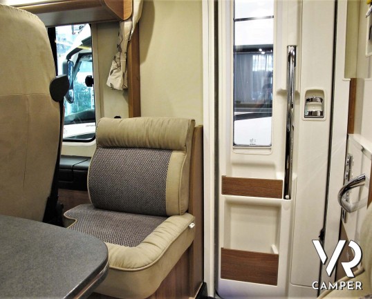 Carthago C-Tourer I 144 QB - camper motorhome con 4 posti, con letto matrimoniale e letto basculante, su Fiat Ducato 160 CV. Italia VR vendita camper