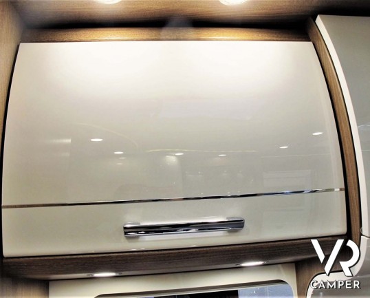 Carthago C-Tourer I 144 QB - camper motorhome con 4 posti, con letto matrimoniale e letto basculante, su Fiat Ducato 160 CV. Italia VR vendita camper