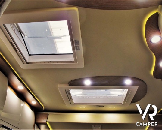 Carthago C-Tourer I 144 QB - camper motorhome con 4 posti, con letto matrimoniale e letto basculante, su Fiat Ducato 160 CV. Italia VR vendita camper