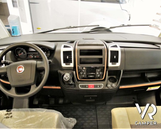 Carthago C-Tourer I 144 QB - camper motorhome con 4 posti, con letto matrimoniale e letto basculante, su Fiat Ducato 160 CV. Italia VR vendita camper