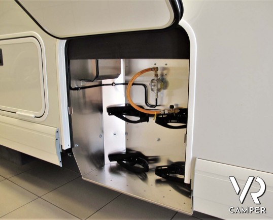 Carthago C-Tourer I 144 QB - camper motorhome con 4 posti, con letto matrimoniale e letto basculante, su Fiat Ducato 160 CV. Italia VR vendita camper