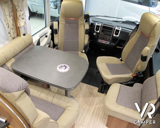 Carthago C-Tourer I 144 QB - camper motorhome con 4 posti, con letto matrimoniale e letto basculante, su Fiat Ducato 160 CV. Italia VR vendita camper