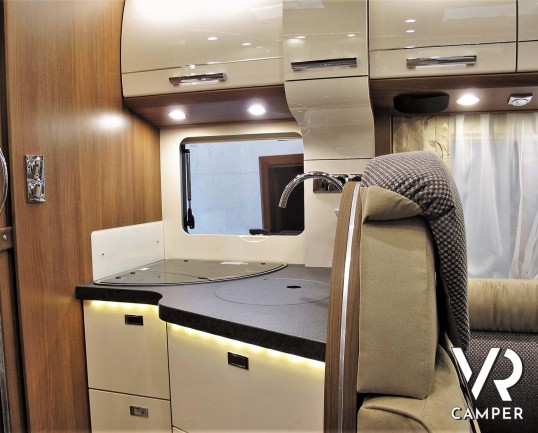 Carthago C-Tourer I 144 QB - camper motorhome con 4 posti, con letto matrimoniale e letto basculante, su Fiat Ducato 160 CV. Italia VR vendita camper