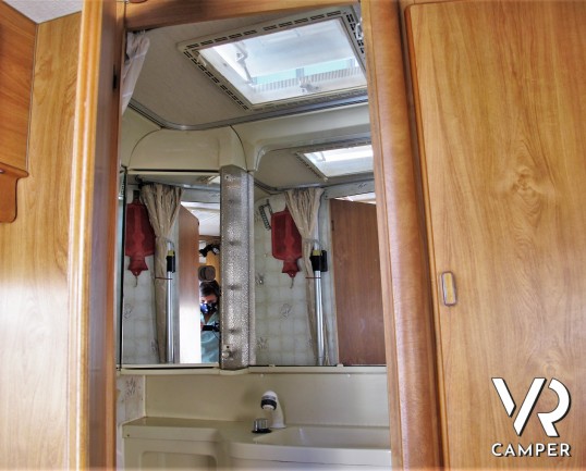 Hymermobil 544 - Motorhome 5 posti, letto basculante, su Fiat Ducato 93 cv - In vendita da Italia VR a Torino - Druento