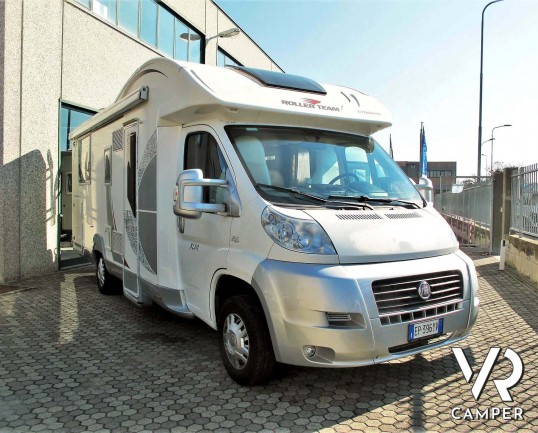 Roller Team XLM: camper usato semintegrale con letto nautico posteriore, 5 posti omologati, su Fiat Ducato 150 CV. In vendita da Italia VR a Torino.