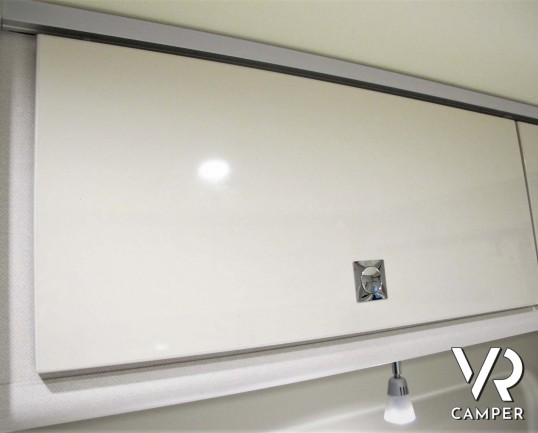 Burstner Campeo C 540 furgonato nuovo colore bianco con letto sul tetto, accessoriato con pacchetto Campeo + Active. Su Fiat Ducato 140 CV. Italia VR