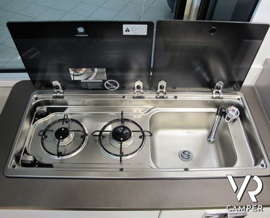 Burstner Eliseo C 540 camper furgonato nuovo con letto sul tetto, accessoriato con pacchetto Eliseo + Eliseo Select. Su Fiat Ducato 140 CV. In visione