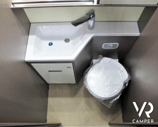 Burstner Lyseo TD 644 G Privilège: camper semintegrale nuovo con zona living posteriore trasformabile in zona notte e garage. In esposizione da Italia