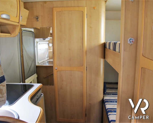 McLouis Glen 560 - camper mansardato, camper usato, camper 7 posti letto, doppia dinette, letti a castello, Fiat Ducato 145 CV, camper torino, camper